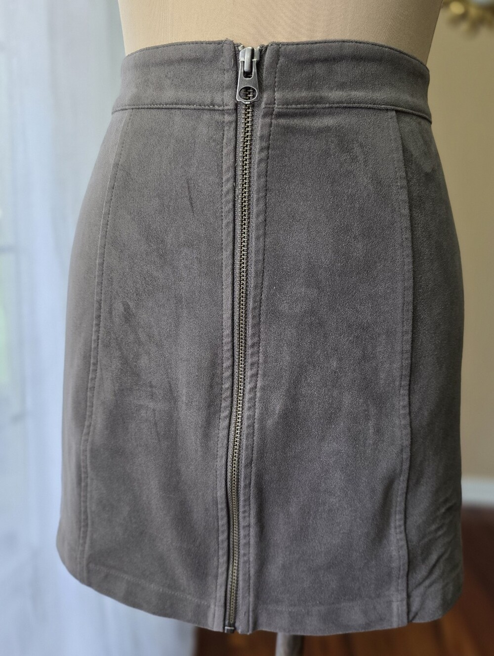Wilfred Free Aritzia Faux Suede Mini Skirt Gray Front Zip High Waist Womens 2